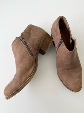 Lucky Brand Banda Double Zip Ankle Booties in Brindle Tan Cognac size 8.5